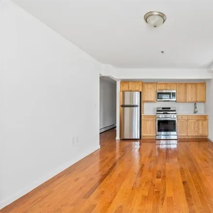 Image 4 - 557 Logan Avenue, New York, NY 10465, USA - Townhouse for sale