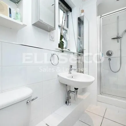 Image 7 - Milton Road, London, NW7 4AX, United Kingdom - Townhouse for sale