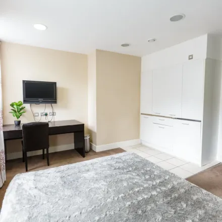 Image 1 - Devonshire Street, East Marylebone, London, W1B 1NU, United Kingdom - Apartment for rent