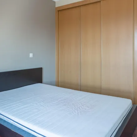 Rent this 3 bed room on Rua do Mestre Guilherme Camarinha 221C in 4250-155 Porto, Portugal