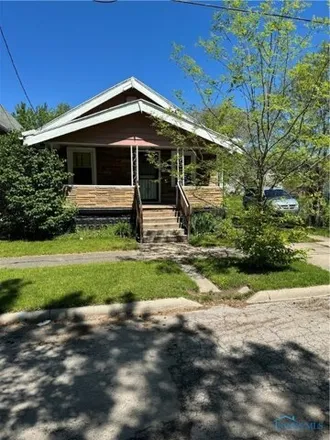Buy this 3 bed house on 664 Greene Street in Toledo, OH 43609