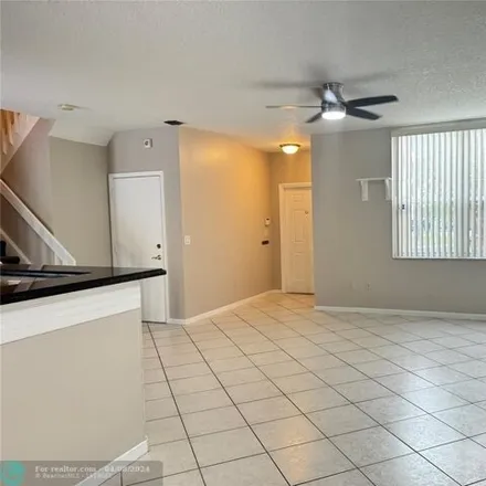Image 4 - Northwest 14th Street, Pembroke Pines, FL 33028, USA - Townhouse for rent