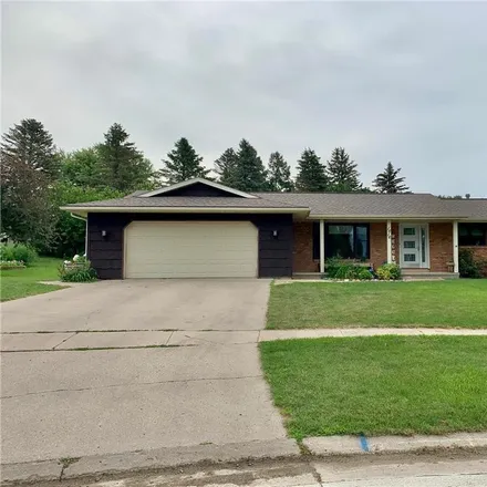 Buy this 5 bed house on 1616 Pinewood Drive in Worthington, MN 56187