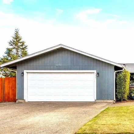 Buy this 3 bed house on 357 49th State Loop in Springfield, OR 97478