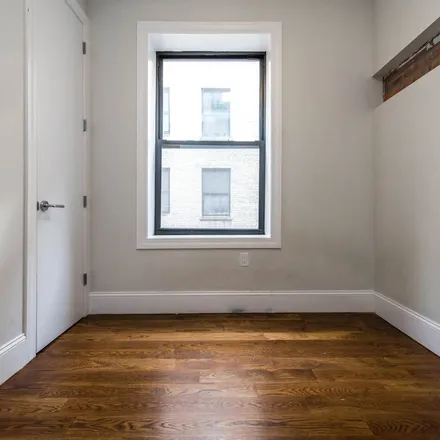 Image 3 - 1625 Putnam Avenue, New York, NY 11385, USA - Apartment for rent