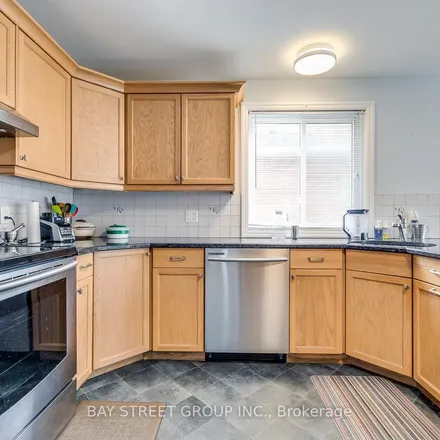 Image 6 - 350 Strathcona Drive, Burlington, ON L7L 1S9, Canada - Apartment for rent