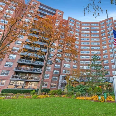 Buy this 1 bed condo on Grand Central Parkway in New York, NY 11368