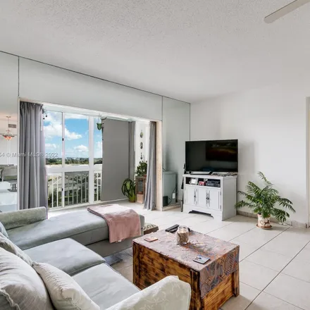 Image 7 - 4400 Hillcrest Drive, Hollywood, FL 33021, USA - Condo for sale