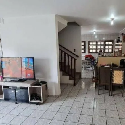 Buy this 3 bed house on Terminal Santa Cândida in Avenida Marechal Mascarenhas de Moraes, Tingui