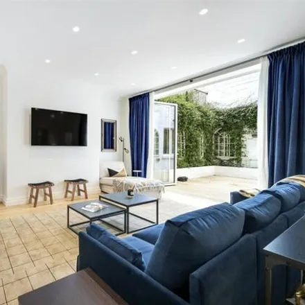 Image 2 - 28 Redcliffe Mews, London, SW10 9JT, United Kingdom - Room for rent