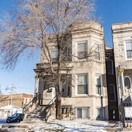 Rent this 3 bed house on 7237 South Ridgeland Avenue in Chicago, IL 60649