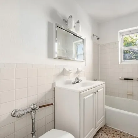 Image 7 - 3240 Riverdale Avenue, New York, NY 10463, USA - Apartment for sale