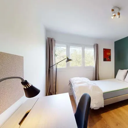 Rent this 5 bed room on Rue de Falkirk in 94000 Créteil, France