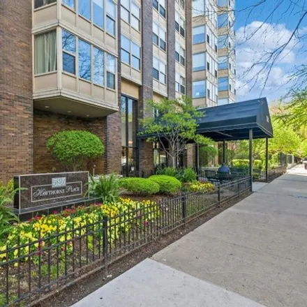 Image 2 - 525 Hawthorne, 525 West Hawthorne Place, Chicago, IL 60657, USA - Condo for sale