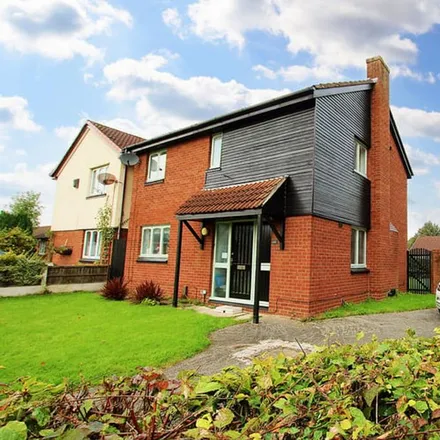 Rent this 4 bed house on Perth Close in Warrington, WA2 0SQ