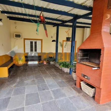 Buy this 1 bed house on Avenida Fioravante Pascholin in Jardim Casa Branca, Caraguatatuba - SP