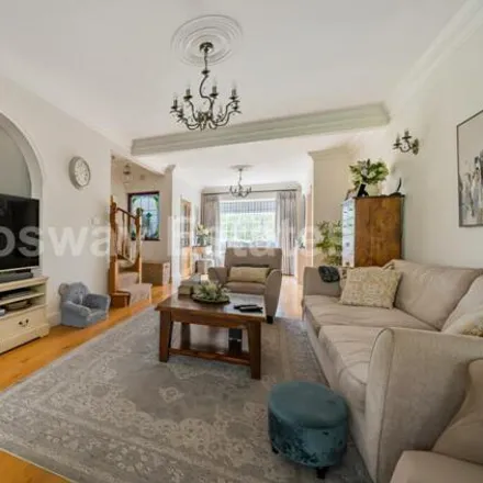 Image 5 - Wise Lane, London, NW7 2RE, United Kingdom - House for sale