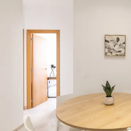 Rent this 2 bed apartment on Carrer de Balmes in 138, 140