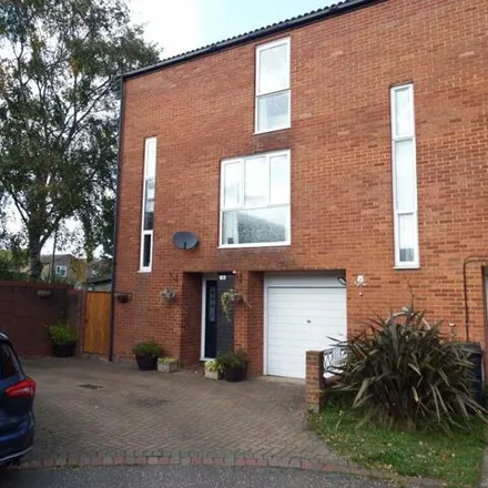 Buy this 3 bed townhouse on Scarborough Avenue in Stevenage, SG1 2LD