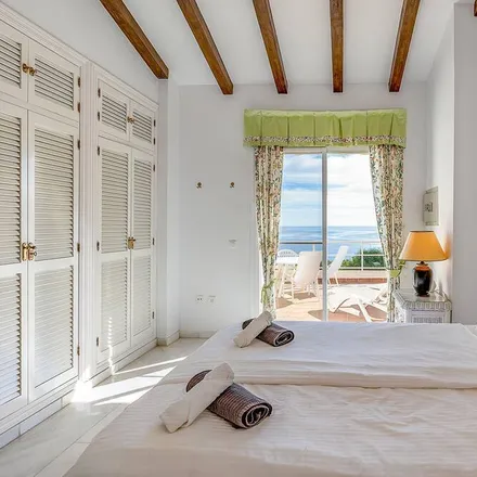 Rent this 6 bed house on Airbnb: Calle Maravillas Norte 10 in portal 3, flat 2A 18697 La Herradura