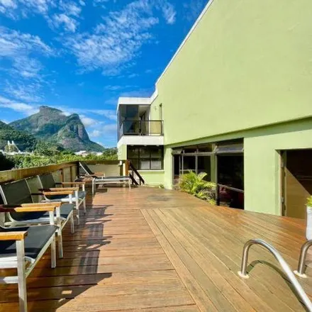 Rent this 5 bed apartment on Avenida Monsenhor Ascâneo in Barra da Tijuca, Rio de Janeiro - RJ