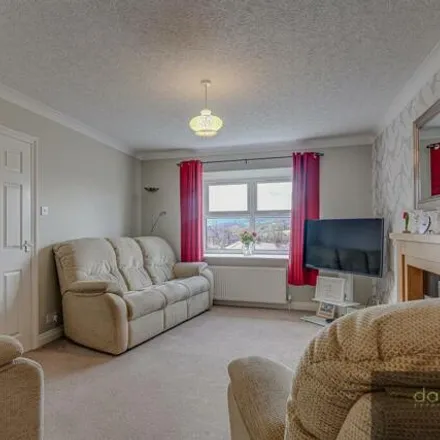 Image 2 - 4 Featherbed Close, West Vale, HX4 8EB, United Kingdom - House for sale