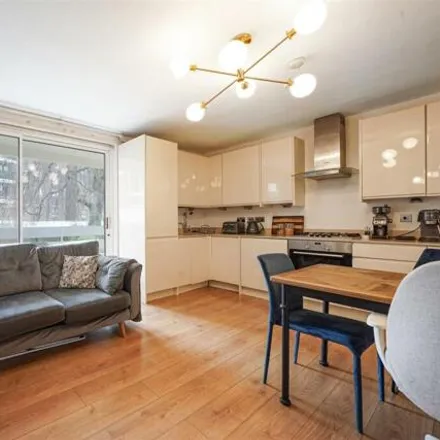 Image 4 - March Court, Warwick Drive, London, SW15 6LB, United Kingdom - Apartment for sale