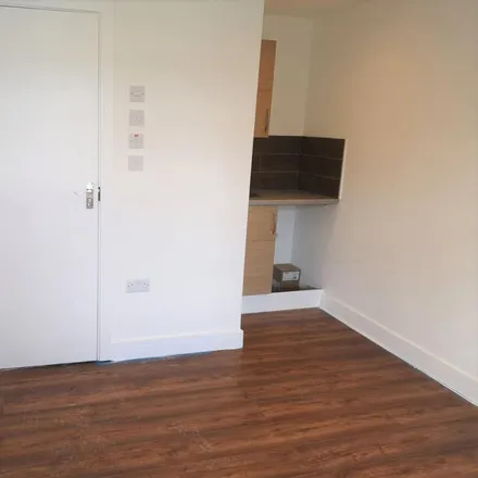 Rent this 1 bed room on 1-5 Churchill Close in Reading, RG2 0JR