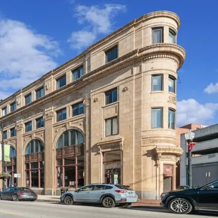 Buy this 4 bed condo on Brundage Building in 3321-3325 North Lincoln Avenue, Chicago