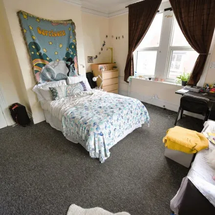 Rent this 7 bed apartment on Angelos Pizza in 28 Woodsley Road, Leeds