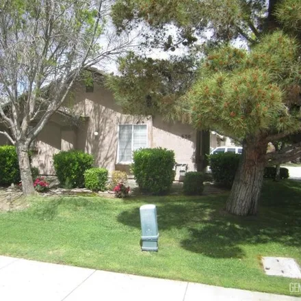 Buy this studio house on 622 Greenwood Meadow Lane in Kern County, CA 93308