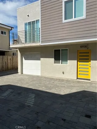 Rent this 3 bed house on 10930 Hartsook Street in Los Angeles, CA 91601
