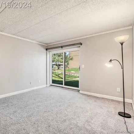 Image 7 - 17799 University Park Drive, Livonia, MI 48152, USA - Condo for sale