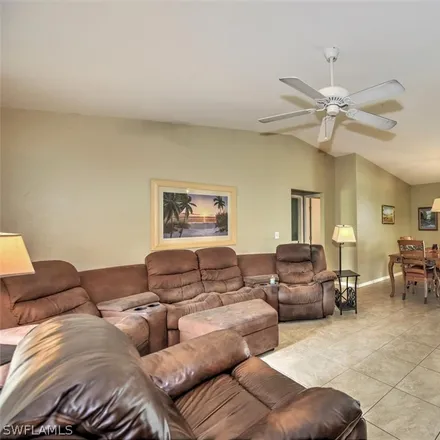 Image 3 - 1035 Southeast 16th Place, Cape Coral, FL 33990, USA - House for sale