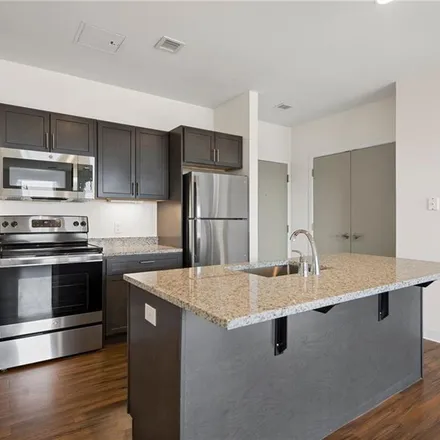 Image 1 - 540 New Park Avenue, Elmwood, West Hartford, CT 06110, USA - Apartment for rent