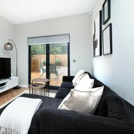 Image 1 - Basing Hill, Childs Hill, London, NW11 8TG, United Kingdom - House for rent