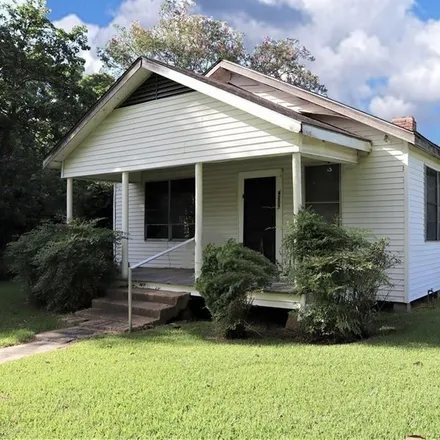Buy this 3 bed house on 4202 North Bolton Avenue in Alexandria, LA 71303
