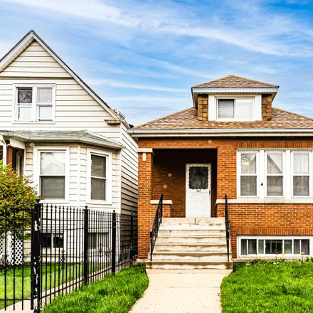 Buy this 2 bed house on 3420 West Melrose Street in Chicago, IL 60618