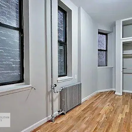 Image 7 - Citizens Bank, 143 East 9th Street, New York, NY 10003, USA - Townhouse for rent