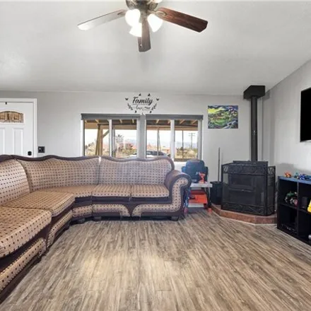 Image 4 - 10724 Sunset Road, Baldy Mesa, San Bernardino County, CA 92392, USA - Apartment for sale