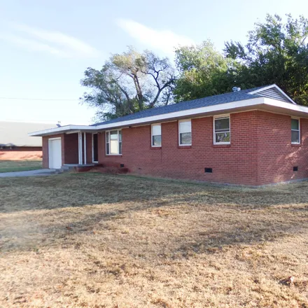Buy this 3 bed townhouse on 206 East Ponca Street in Lindsay, Garvin County
