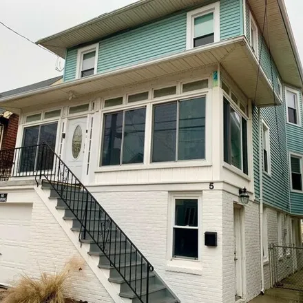 Rent this 4 bed house on 17 Vassar Square in Ventnor City, NJ 08406