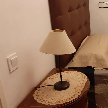 Rent this 3 bed room on Gu in Carrer de la Independència, 361
