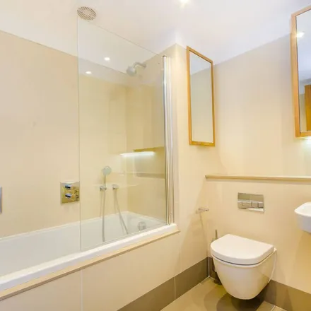 Rent this 3 bed apartment on 2 Waterloo Terrace in London, N1 1TQ