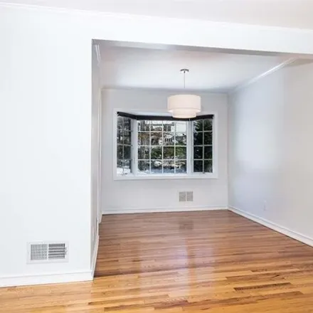 Image 5 - 61 Primrose Avenue, Scarsdale Downs, City of New Rochelle, NY 10583, USA - House for rent