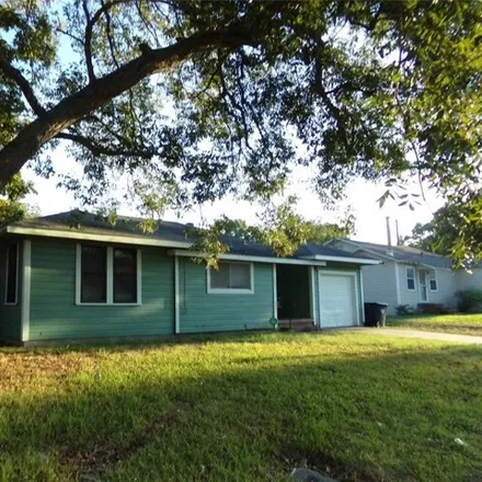 Buy this 3 bed house on 467 West Lubbock Street in Brenham, TX 77833