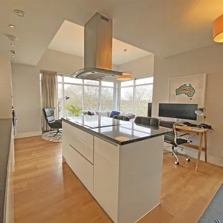 Image 2 - Sandy Lane, London, KT1 4BB, United Kingdom - Apartment for rent