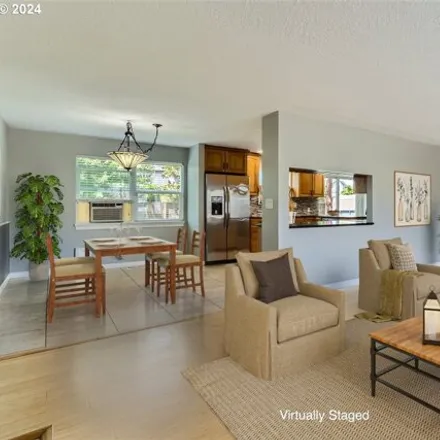 Image 4 - 475 NE 18th Ave, Hillsboro, Oregon, 97124 - House for sale