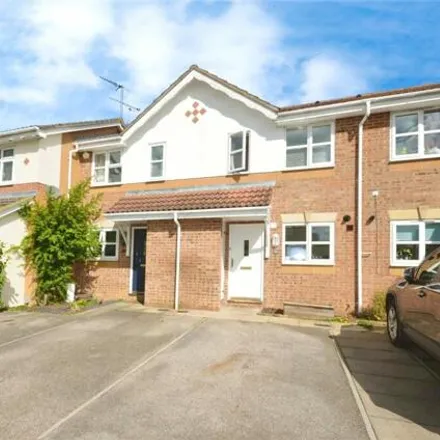 Buy this 2 bed townhouse on Wesley Close in Aylesbury, HP20 1DL