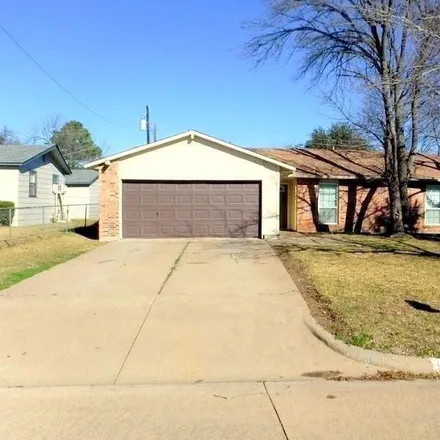 Rent this 4 bed house on 2422 May Lane in Grand Prairie, TX 75050